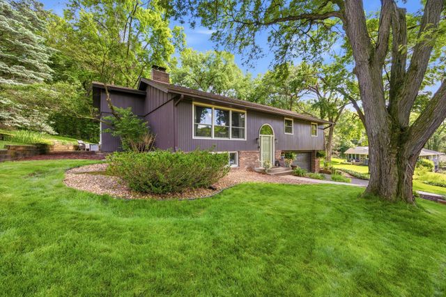 5950 Holiday Road, Minnetonka, MN 55345