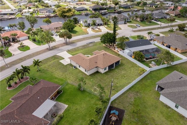 2717 Shelby PKWY, Cape Coral, FL 33904