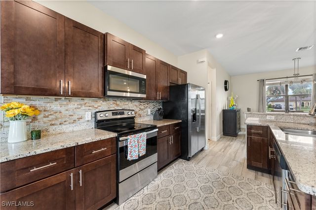 2717 Shelby PKWY, Cape Coral, FL 33904