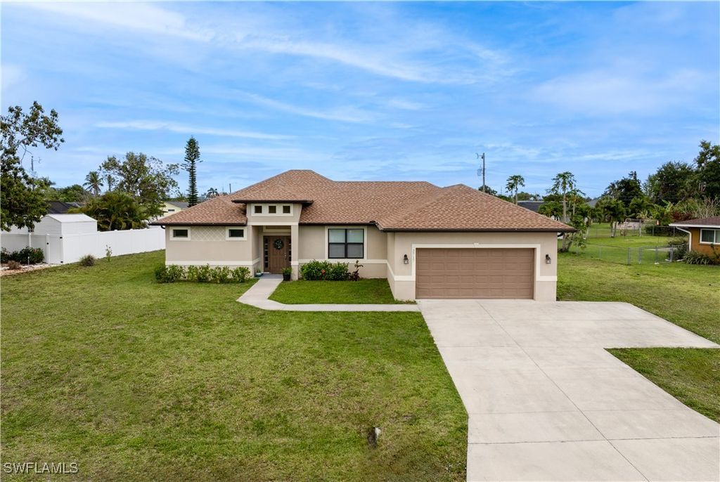 2717 Shelby PKWY, Cape Coral, FL 33904