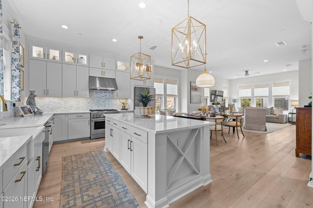 1611 PIAZZA Place, Jacksonville, FL 32207