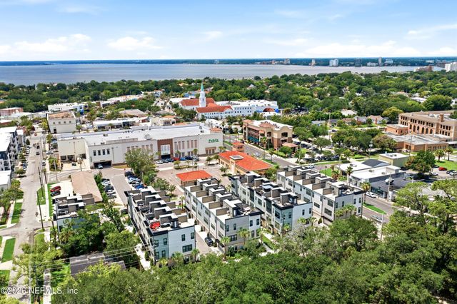 1611 PIAZZA Place, Jacksonville, FL 32207