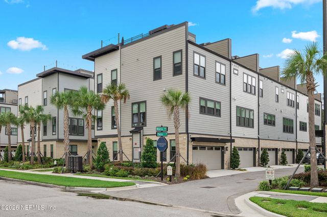 1611 PIAZZA Place, Jacksonville, FL 32207