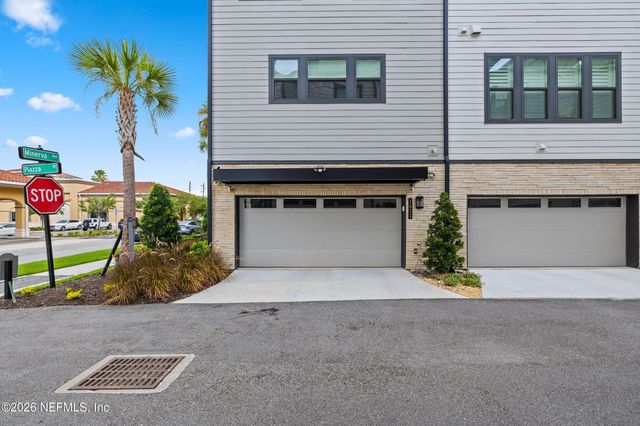 1611 PIAZZA Place, Jacksonville, FL 32207
