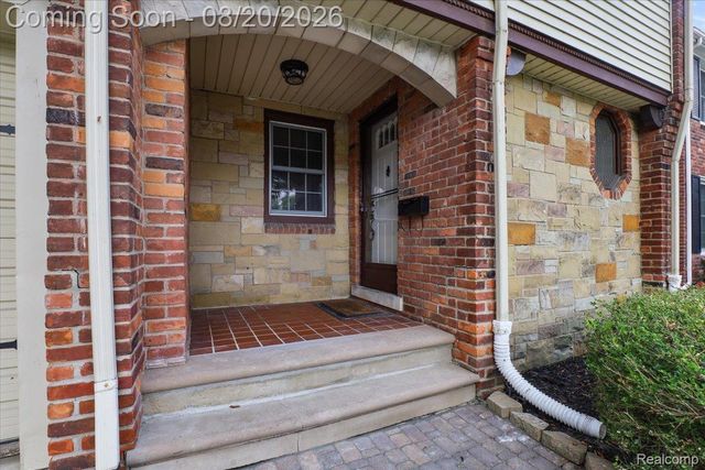 429 Moran Road, Grosse Pointe Farms, MI 48236
