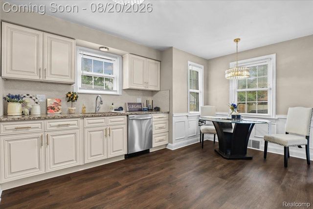 429 Moran Road, Grosse Pointe Farms, MI 48236