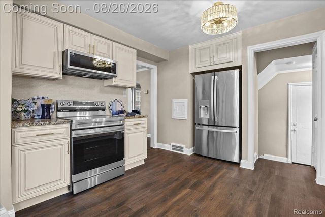 429 Moran Road, Grosse Pointe Farms, MI 48236