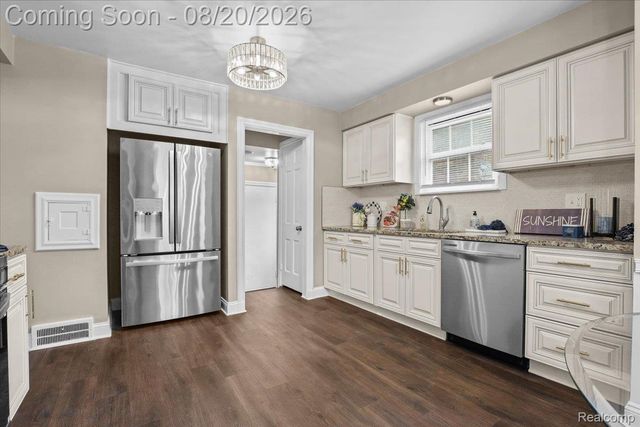 429 Moran Road, Grosse Pointe Farms, MI 48236