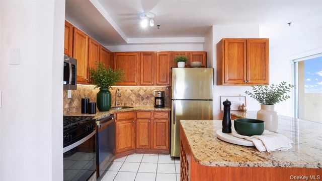 24 Pennyfield Avenue 2C, Bronx, NY 10465