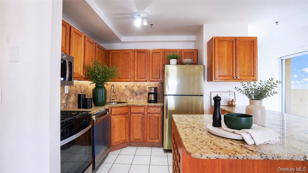 24 Pennyfield Avenue 2C, Bronx, NY 10465 — photo 3