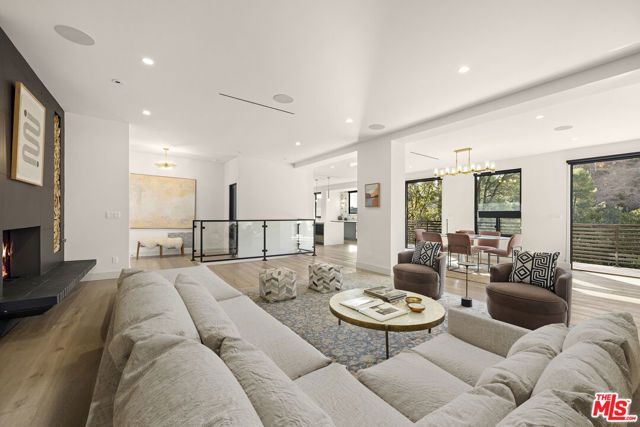 3147 Hollyridge Drive, Los Angeles, CA 90068