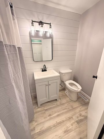 16 S 200 W, Valparaiso, IN 46385