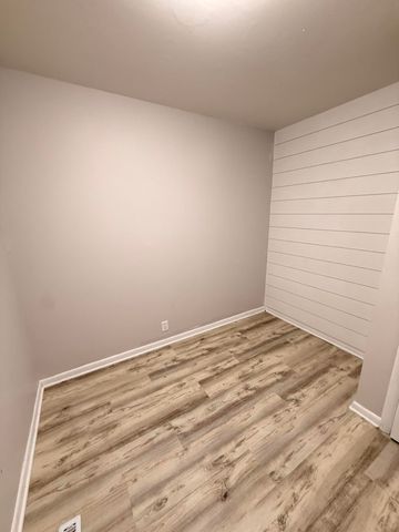 16 S 200 W, Valparaiso, IN 46385