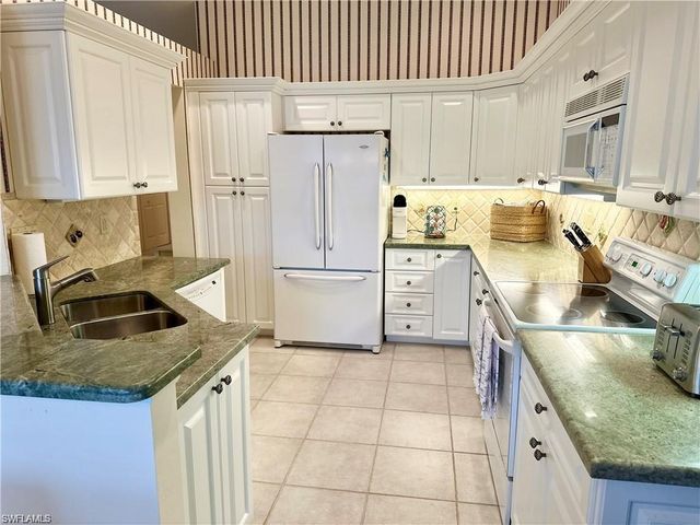 27080 Lake Harbor CT # 202, Bonita Springs, FL 34134