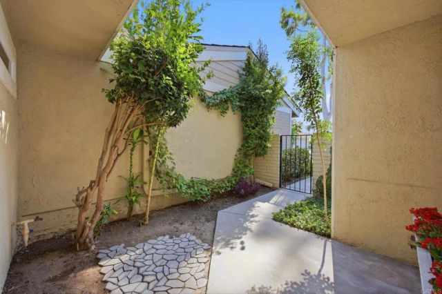 4 Windwood, Irvine, CA 92604