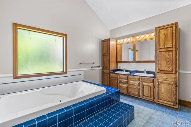 532 Loretta Court, Farmington, MO 63640