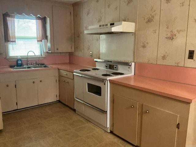 1428 James, Crossett, AR 71635