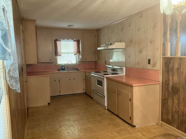 1428 James, Crossett, AR 71635