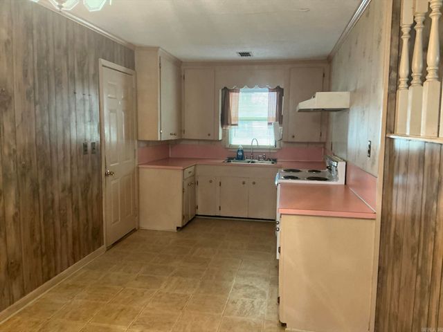 1428 James, Crossett, AR 71635