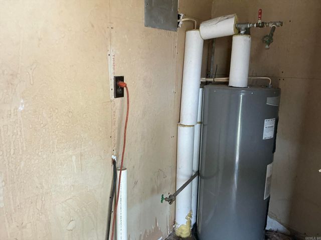 1428 James, Crossett, AR 71635