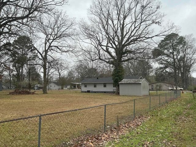 1428 James, Crossett, AR 71635
