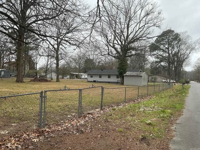 1428 James, Crossett, AR 71635