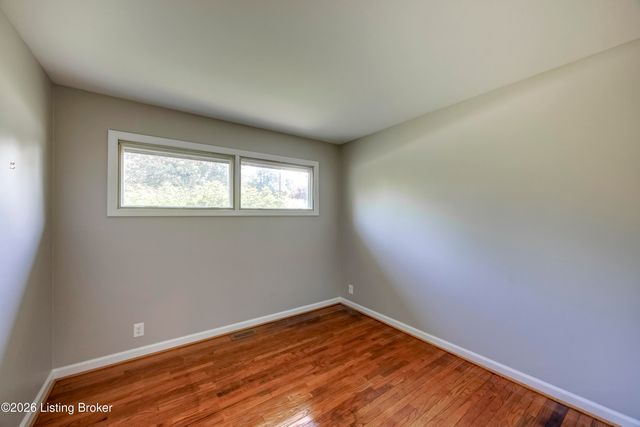 2008 Dogoon Dr, Louisville, KY 40223