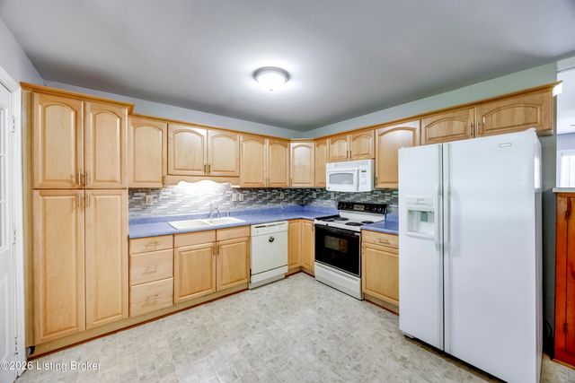2008 Dogoon Dr, Louisville, KY 40223