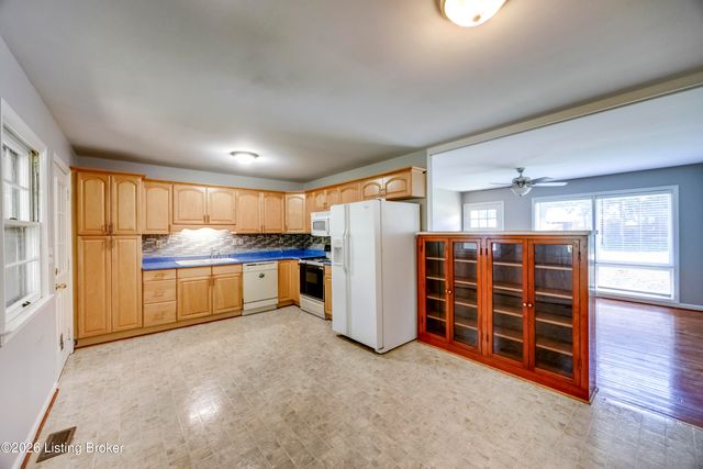 2008 Dogoon Dr, Louisville, KY 40223