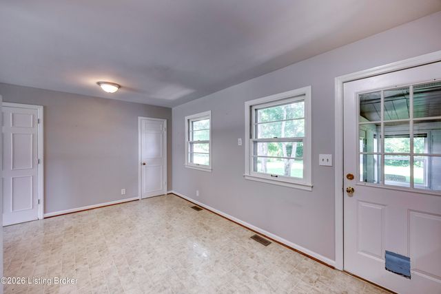 2008 Dogoon Dr, Louisville, KY 40223
