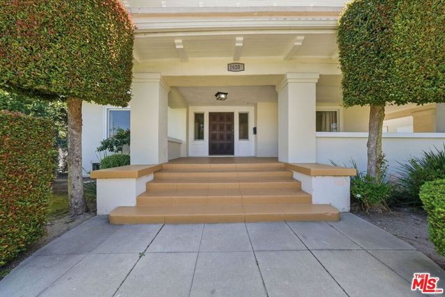 1620 S Victoria Avenue, Los Angeles, CA 90019