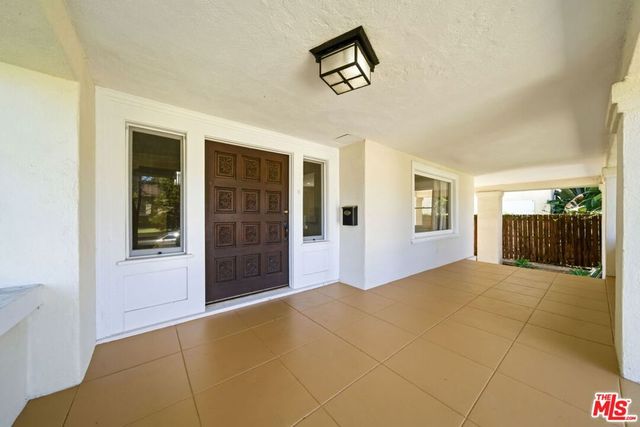 1620 S Victoria Avenue, Los Angeles, CA 90019