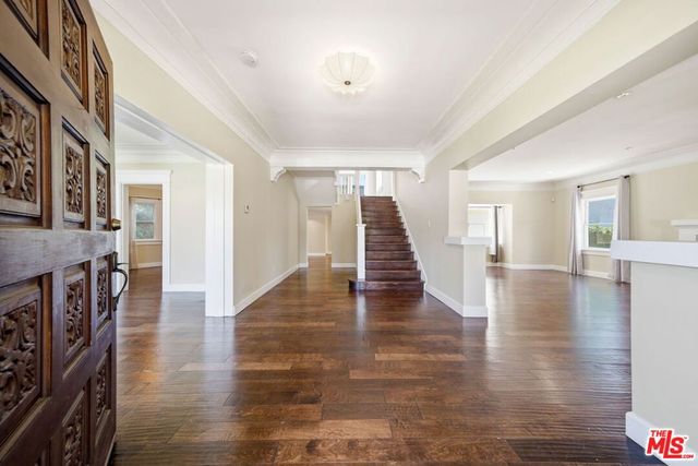 1620 S Victoria Avenue, Los Angeles, CA 90019