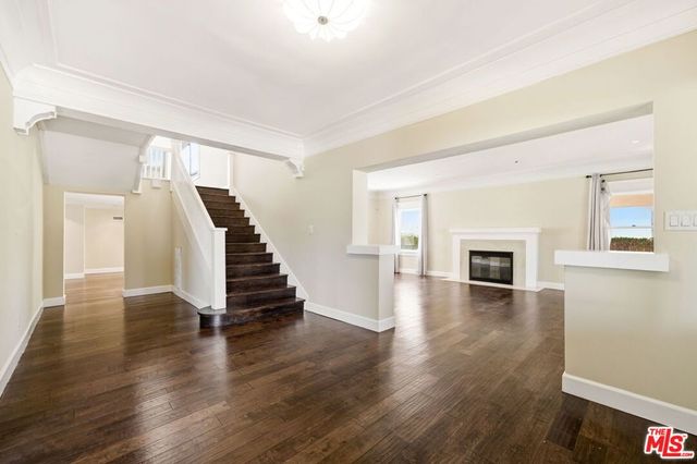 1620 S Victoria Avenue, Los Angeles, CA 90019