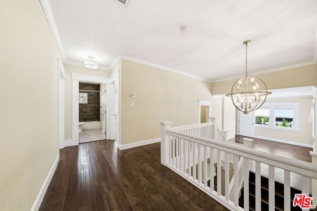 1620 S Victoria Avenue, Los Angeles, CA 90019