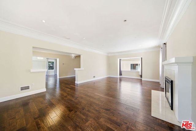 1620 S Victoria Avenue, Los Angeles, CA 90019