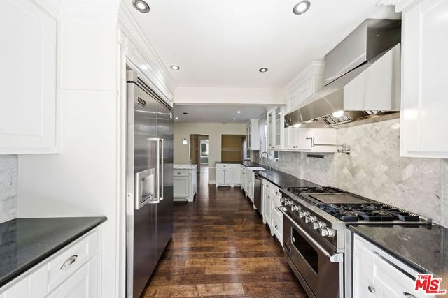 1620 S Victoria Avenue, Los Angeles, CA 90019