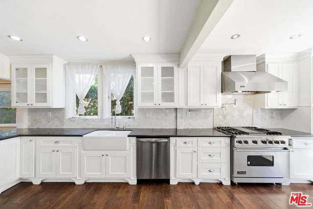 1620 S Victoria Avenue, Los Angeles, CA 90019