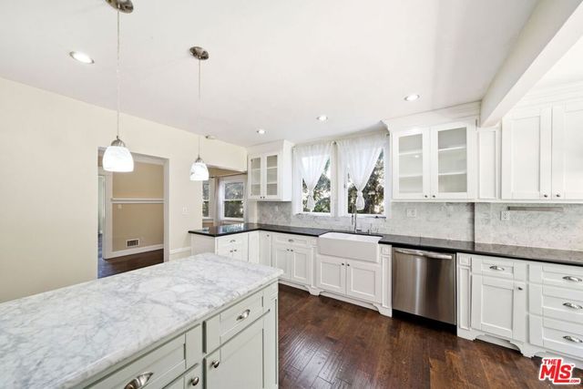 1620 S Victoria Avenue, Los Angeles, CA 90019