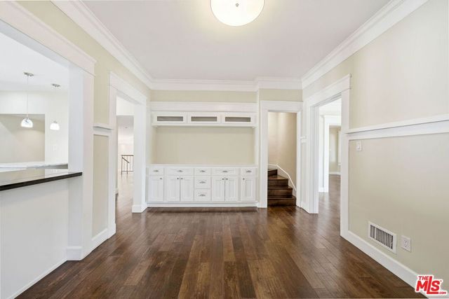 1620 S Victoria Avenue, Los Angeles, CA 90019