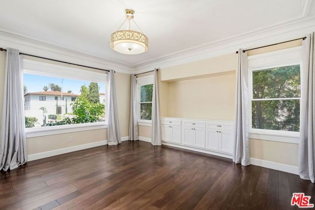1620 S Victoria Avenue, Los Angeles, CA 90019
