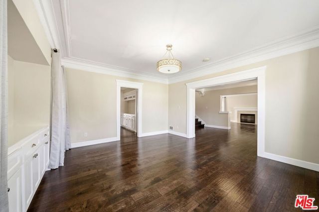 1620 S Victoria Avenue, Los Angeles, CA 90019