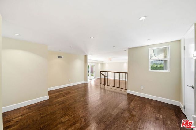 1620 S Victoria Avenue, Los Angeles, CA 90019