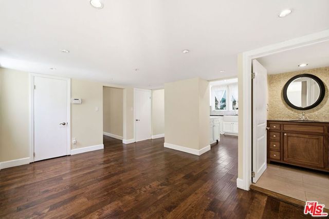 1620 S Victoria Avenue, Los Angeles, CA 90019