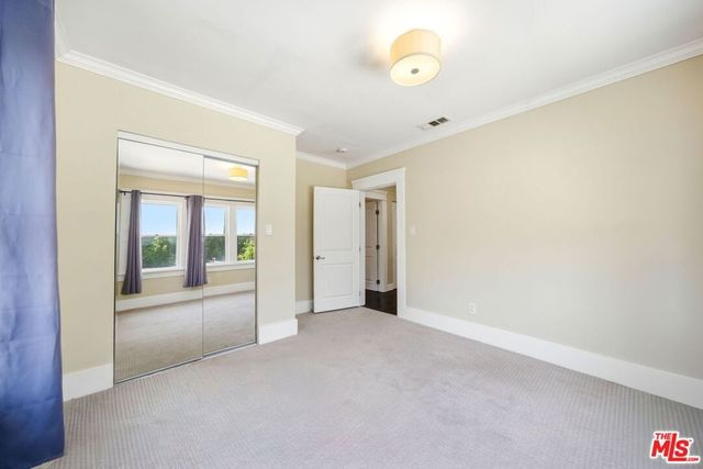 1620 S Victoria Avenue, Los Angeles, CA 90019