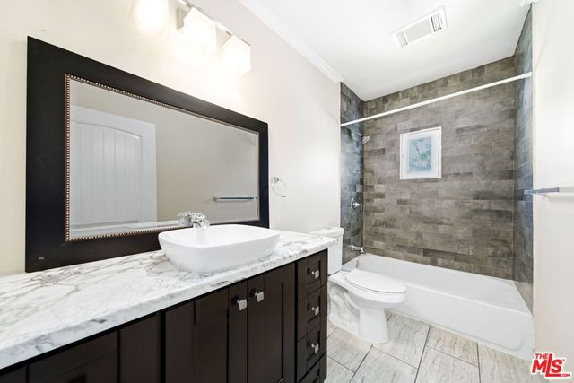 1620 S Victoria Avenue, Los Angeles, CA 90019