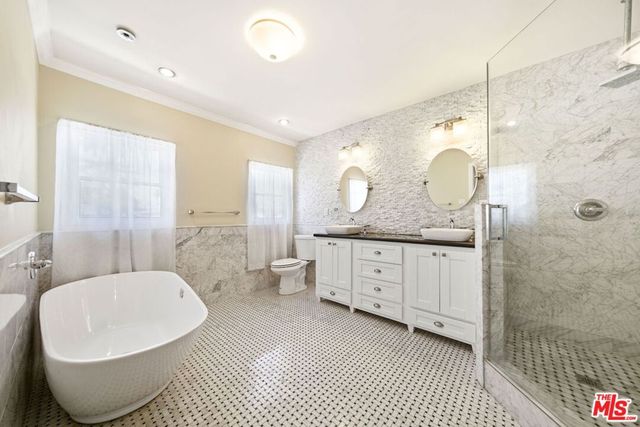 1620 S Victoria Avenue, Los Angeles, CA 90019