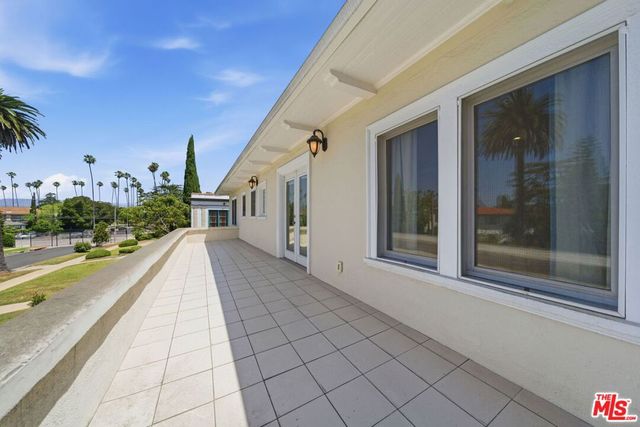 1620 S Victoria Avenue, Los Angeles, CA 90019