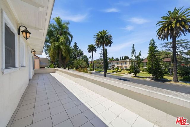 1620 S Victoria Avenue, Los Angeles, CA 90019