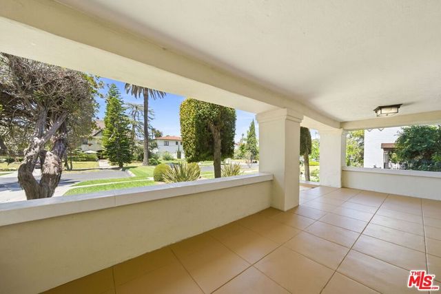 1620 S Victoria Avenue, Los Angeles, CA 90019